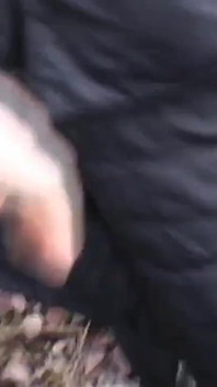 남자의 자지를 빨아주는 변태의 핫한 갈색 머리 노출증 노출증