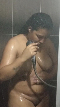 Falando com minha namorada enquanto ela está tomando banho