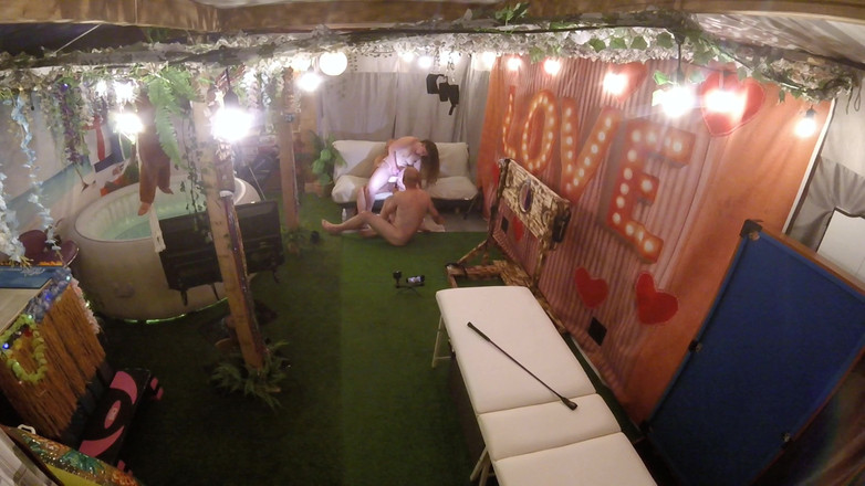 Mr D and Miss C: Une vidéo porno maison amateur non coupée non éditée dans les...