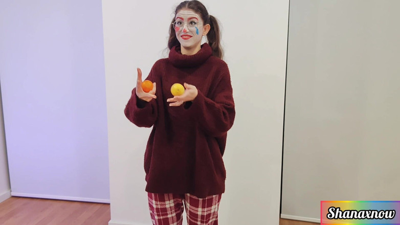 Shanaxnow: Shana, der sexyste clown, striptease, masturbiert wichsanleitung und sperma