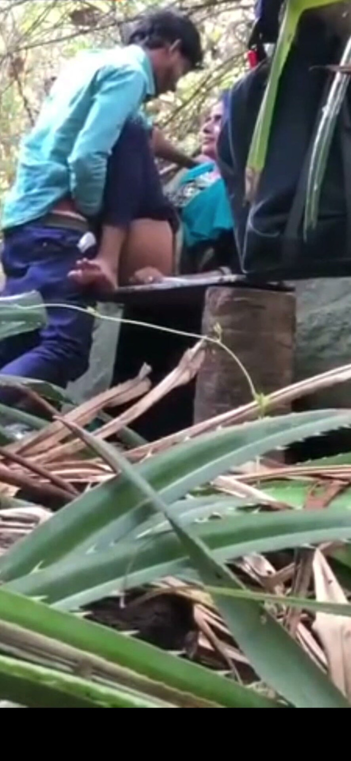 Couple Masti: Indian Couples Are Sex in Jungle