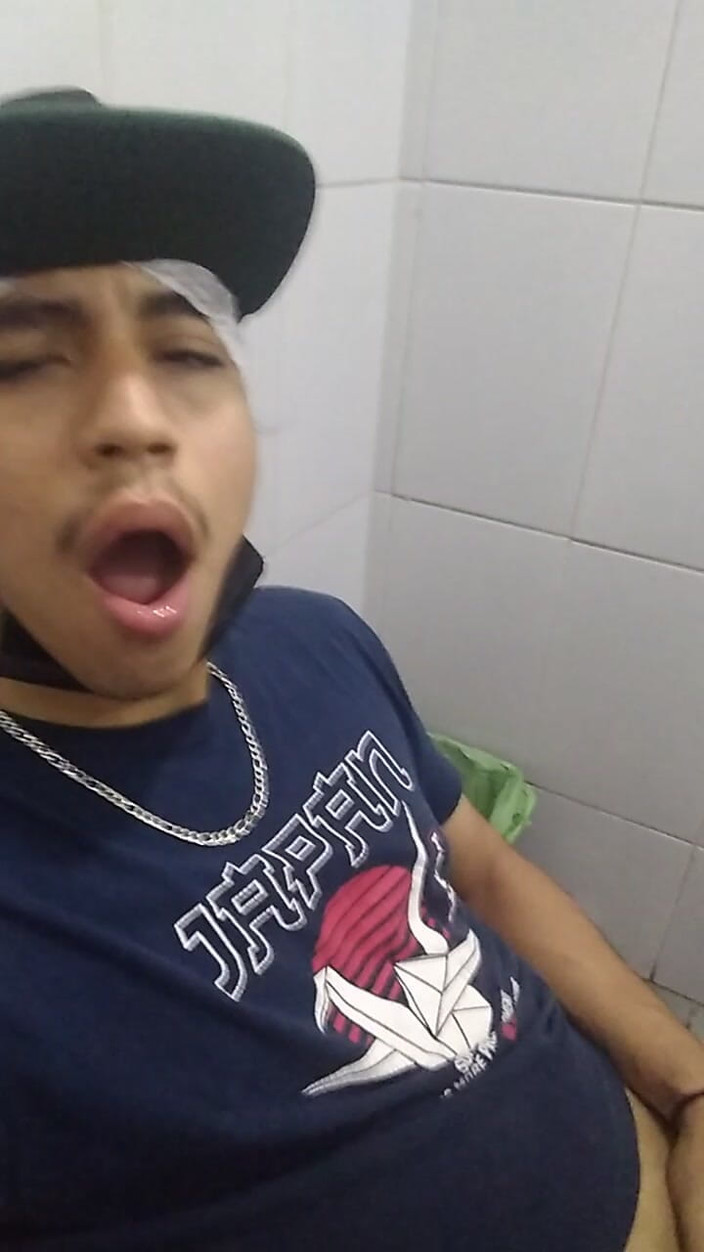 AlexAlejandro13: 공중 화장실에 조금 가자