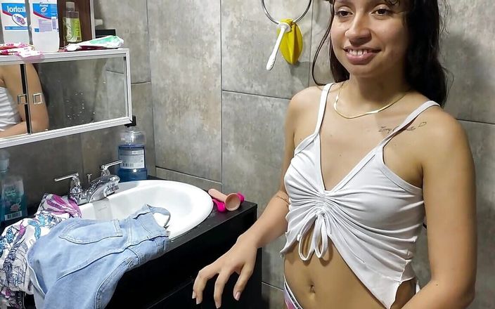DAYANNA: Mi hermanastra me pide que me bañamos juntas y terminamos...