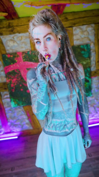문신을 한 소녀를 좋아한다면 지금 나를 팔로우해