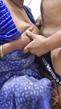 Sexy marido y sexy india esposa follando en noche en dormitorio