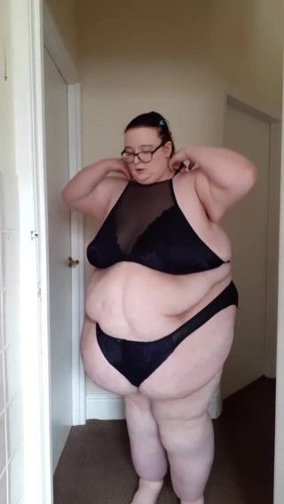 SSBBWLadyBrads: Sexy lingerie on this cute body