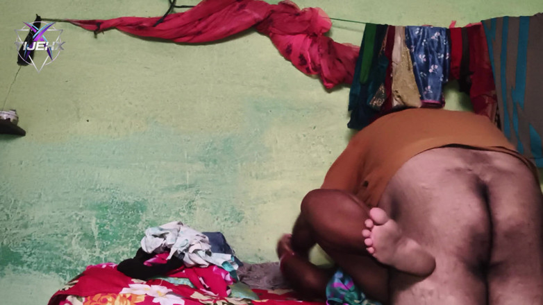 TijehX: मेरी भारतीय नौकरानी की गांड और चूत को जोर से चाटा और चोदा