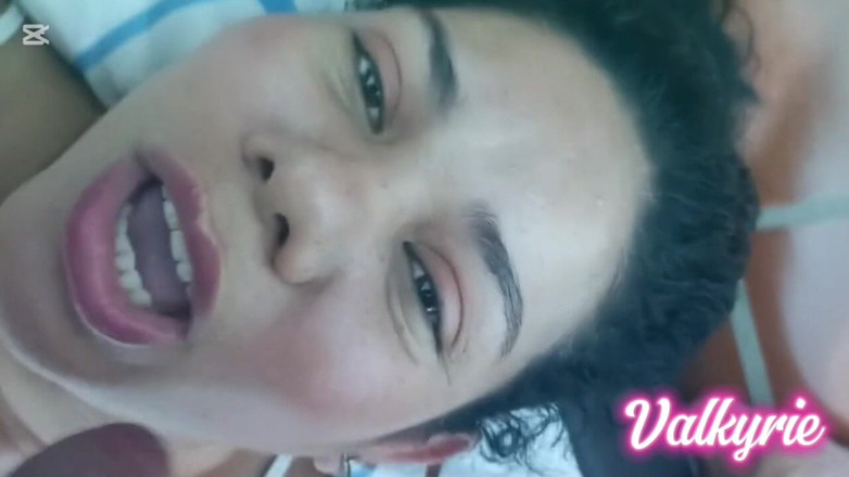 Valkyrieandluigy: Teman wanita saya menghisap telur saya deepthroat