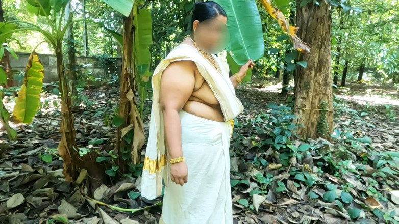 Anne Ipe: Mundu ชุดดั้งเดิมสไตล์ Kerala, สาวแก้ผ้าเอาท์ดอร์เปิดโปงหุ่นเปลือยเซ็กซี่ของเธอ