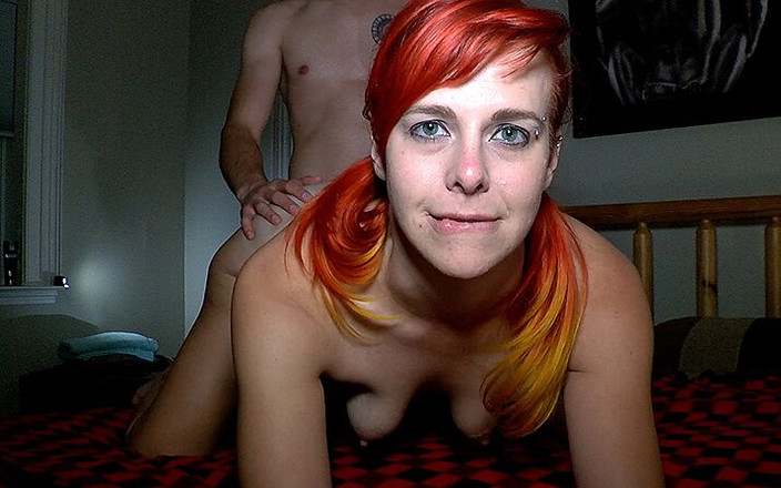 Private Society: 她是一个有趣的小性爱