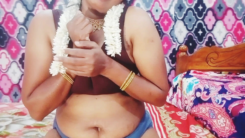 Telugu honey lips: Storie di zia indiana che scopa, discorsi sporchi di telugu,...