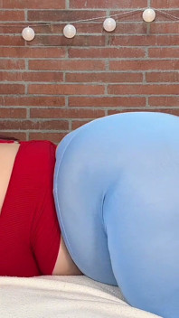 La bbw laterale del corpo- curve spesse che oscillano e occhi seducenti