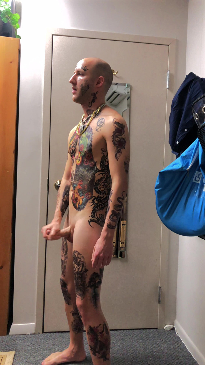 Straight ish Jake Grand: Potetovaný Twink Masturbace Solo