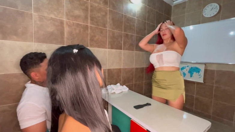 Camila Henao: Je fais un trio avec ma copine et mon prof