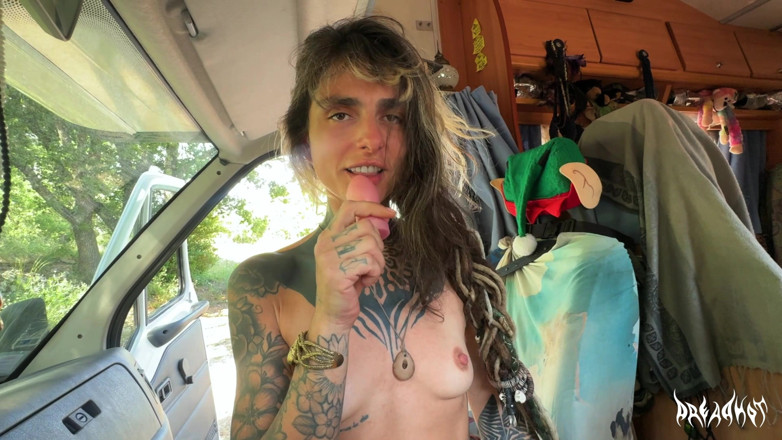 Dread Hot: ¡jugando Con Mis Consoladores En El Campamento, Caliente!