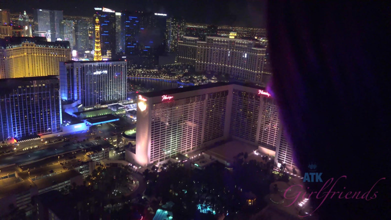 ATK Fans (Girlfriends): Virtuele vakantie in Las Vegas met lieve meid Marina Woods 1/3