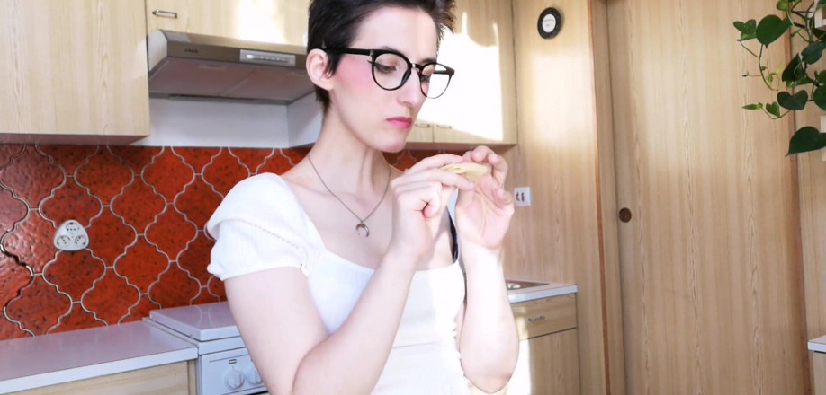 The Antichristrix: 你是一个女巫的小吃！German Devour