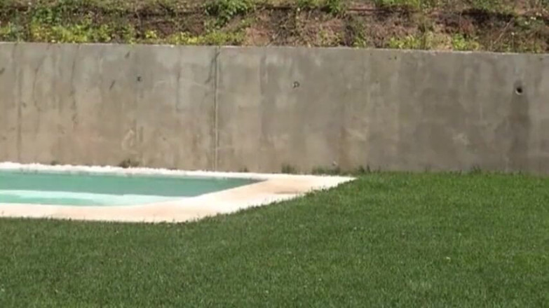 Krakenhot: Homemade video of a submissive housewife outdoor makes me blowjob...