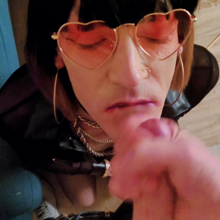 VaneSsa BiTCHx: 称之为，她在网络上吸吮没有 Blabla 的陌生人。vanessabitchx 卡车