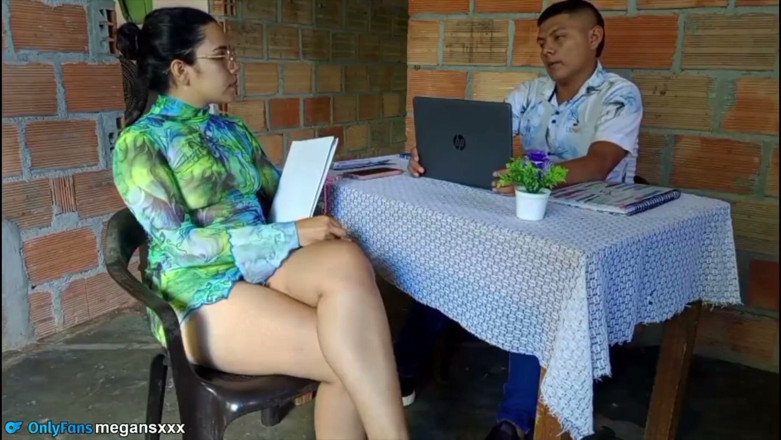 MadJouleXxx: 그는 직장에 와서 결국 일자리를 얻습니다.