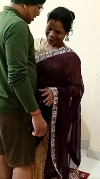 Myra Sen la belle bhabhi bengalie se fait défoncer la chatte noire par son copain