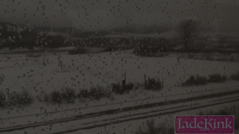 Jade Kink: Awek amatur menjadi liar di dalam kereta api