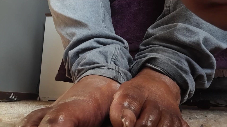 Eleasihle Esma: 柔らかく官能的な足マッサージ:足フェチ