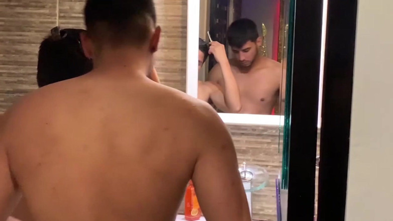 The Substance: 我的前任和我的朋友一起洗澡