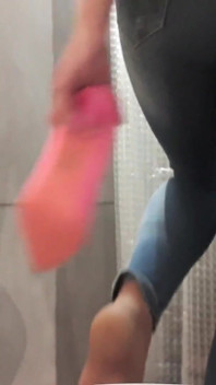 Meine jeans benetzen, gehe zu meinen schuhen und