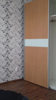 Escrava de pés do guarda-roupa