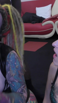 Muitos tratamentos faciais bukkake para Roxy e Piggymouth 2