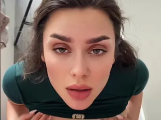 Ragazza sexy nel college scopa con compagno di stanza (ragazza 18+)