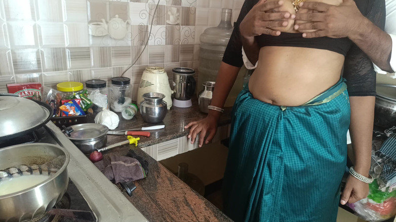 Wonder: Ev hanımı mutfakta sikişiyor