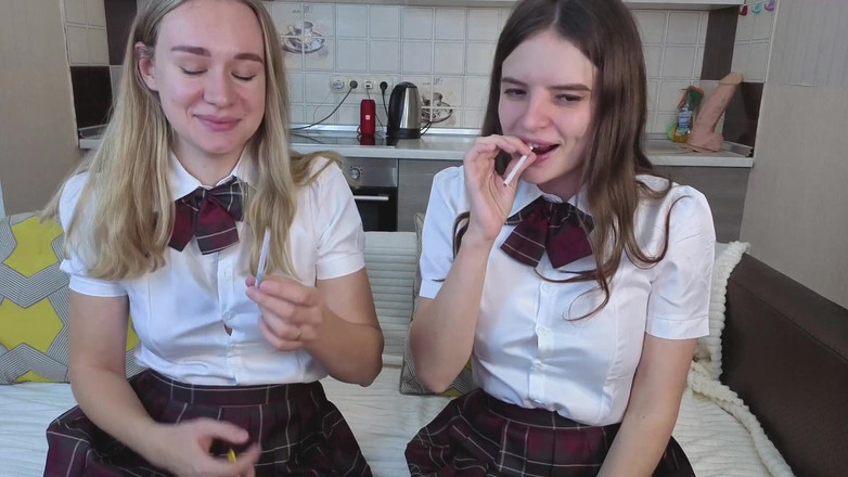 Margo & Alisa: Smoke and Cum Show