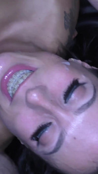 Sesiune de debut cu sex în grup cu Skyler Mackay, Flying Solo_1