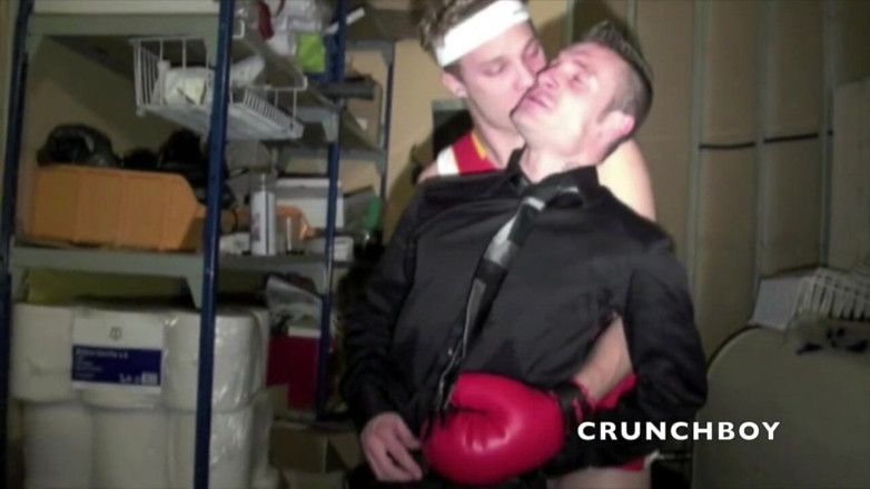 FRENCH AMATORS SEXTAPES: Twink fucked y xxl cock of the boxer Kameron frost