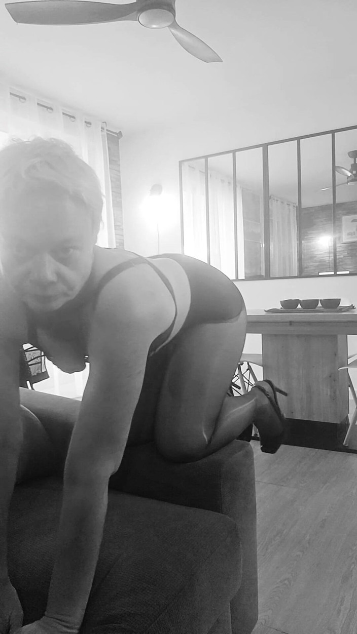 Sofy13: Seks Hitam Putih Seksi