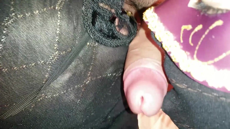 Nylon Xtreme: Pembe naylon çoraplı ve sarı külotlu çoraplı üçlü grup seks