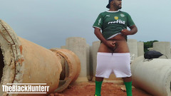 TheBlacKHunterr: 試合から汗だくで戻ってきて興奮してイッかなきゃいけなかった