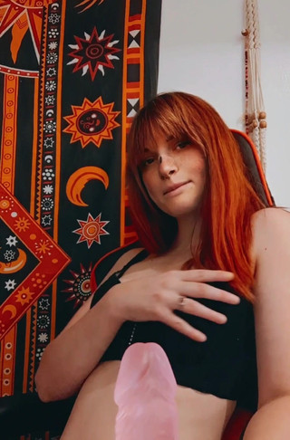 Velma Bunny: Розпусна маленька Вельма любить давати інструкцію з дрочки своїм ділдо