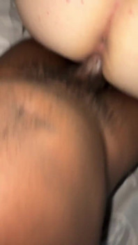 Quiero que te corras en mi coño mojado cuando gimo