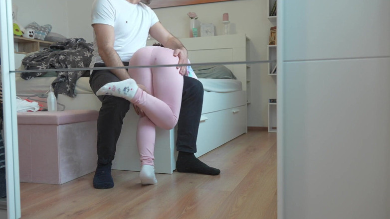 LittlePinky140: Bunda palmada e dedos - gozo mega forte com gemidos altos
