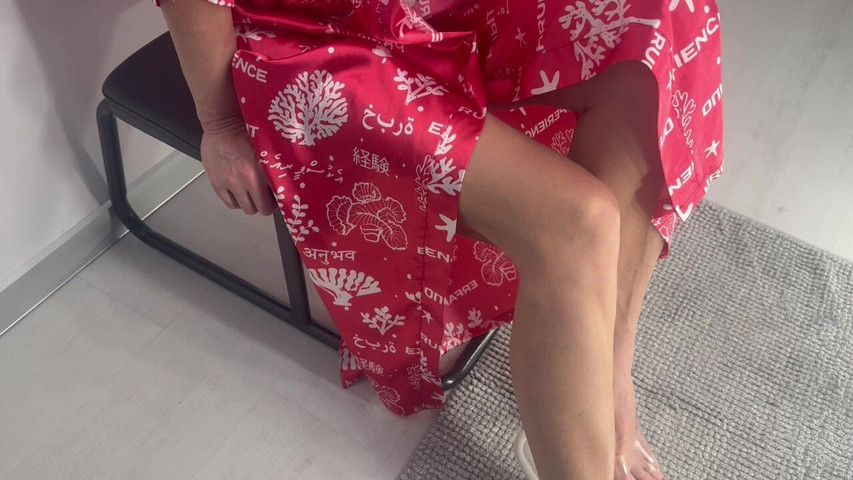 Beautiful Legs Are Peeing Into a Salad Bowl (Aunt Anna)