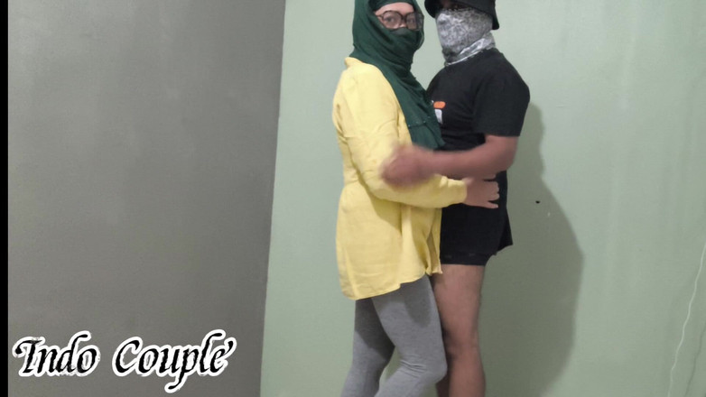 Indo Couple: 继妹和继兄弟