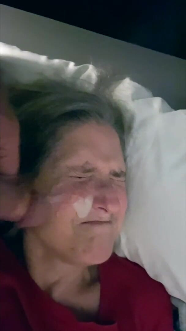 Squirting Senior: Ejaculare facială de dimineață pentru soție