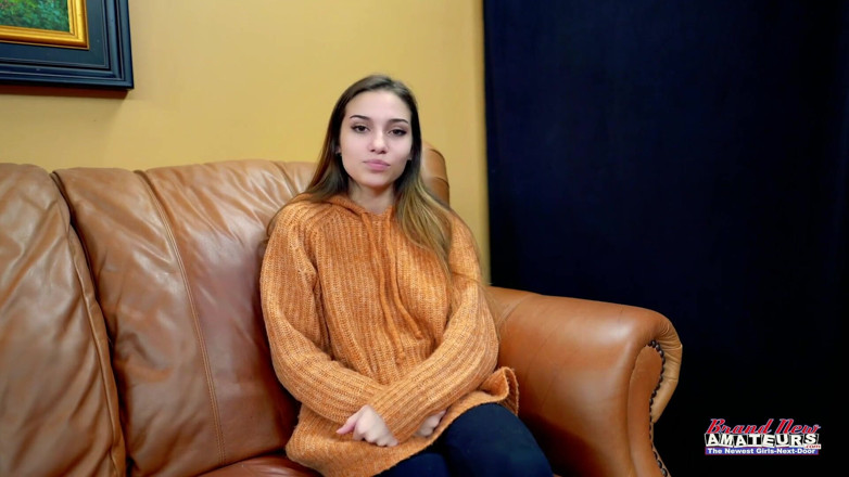 Brand New Amateurs: My cutie coed friend tricks Kataljna Kittin pussy for pussy...