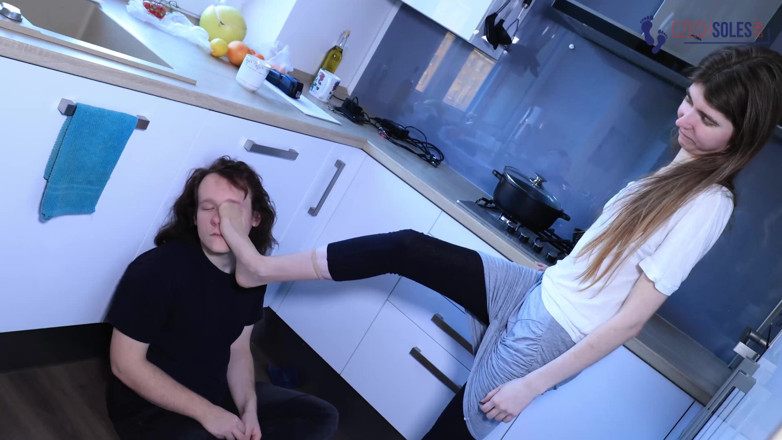 Czech Soles - foot fetish content: Fuß riechende sklavin zur verfügung