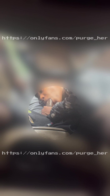 Purge_her: Ela não se importa com quem a vê chupando meu...