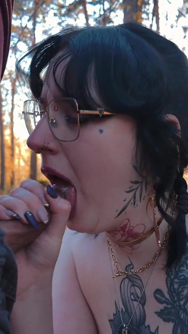 WeirdRiddle601: Wood Pixie Gets Her Face Painted, Dual Camera, Asshole on...