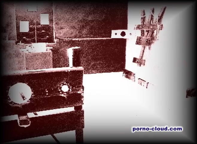 Porno Cloud: Perhambaan dengan MILF bertindik
